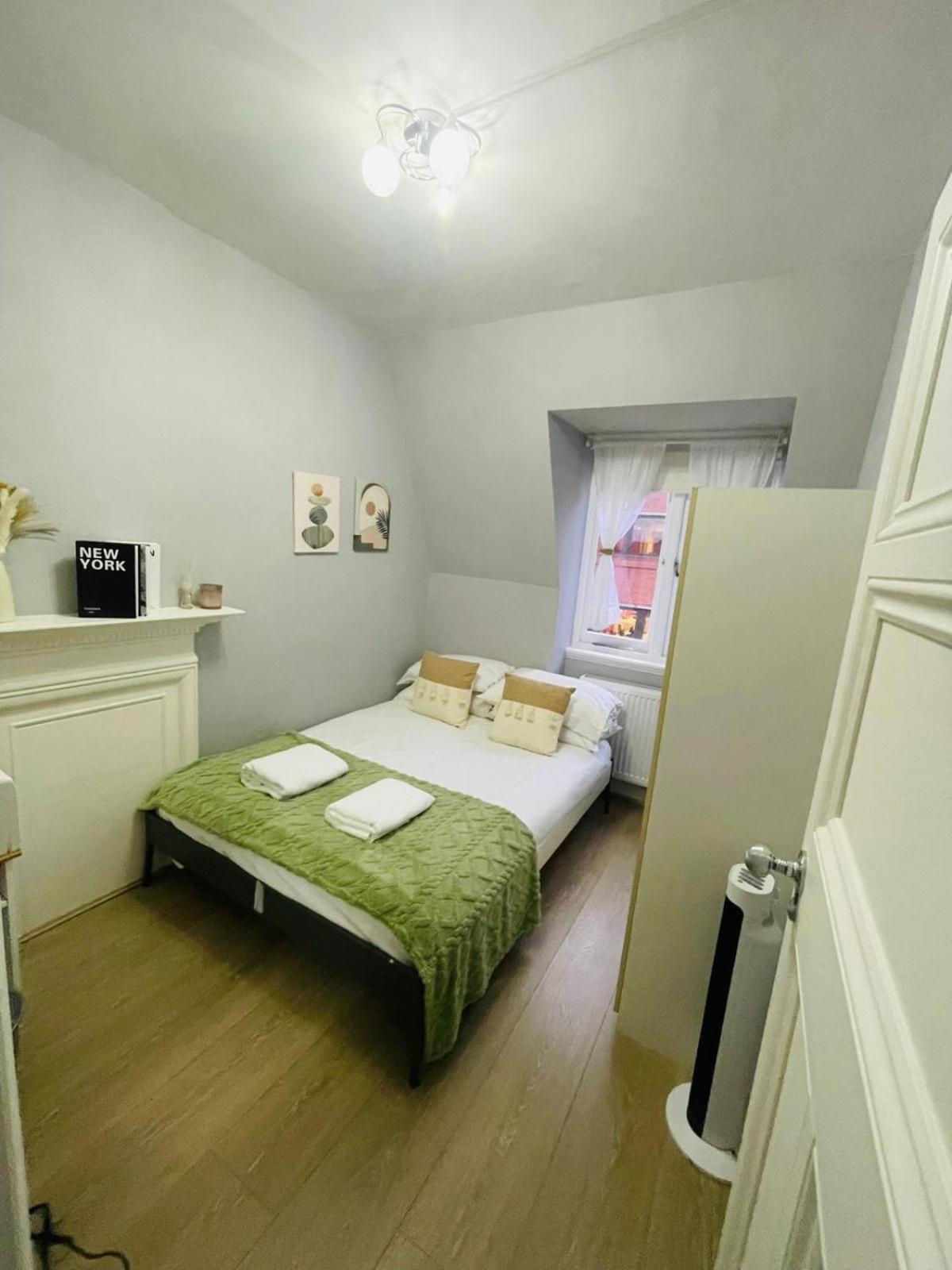 Apartments In The Heart Of High Street Kensington London Room photo